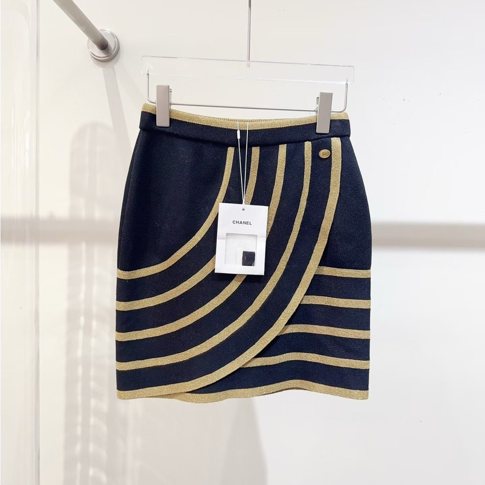 ❌sold❌Authentic Chanel Mini Skirt in Black and Gold